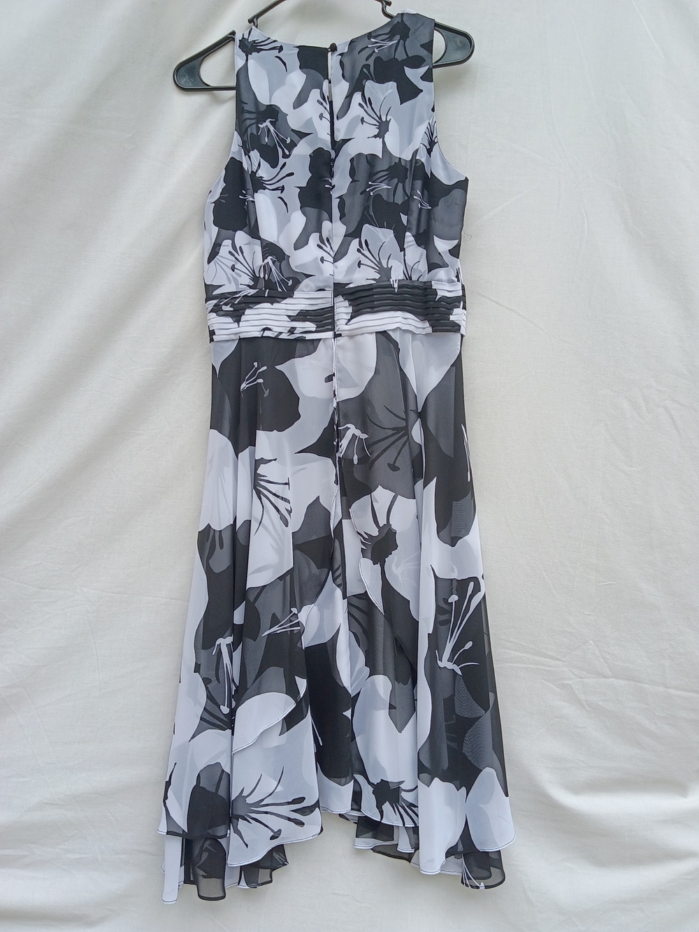 White House Black Market Black & White Floral Tiered Midi Dress - Picture 2 of 6